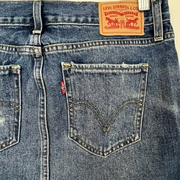 LEVI'S DENIM MINI SKIRT WITH DISTRESSING & RAW HEM SIZE 24 - Picture 10 of 12